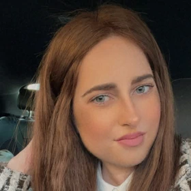Erika Bartošová statečně bojuje.