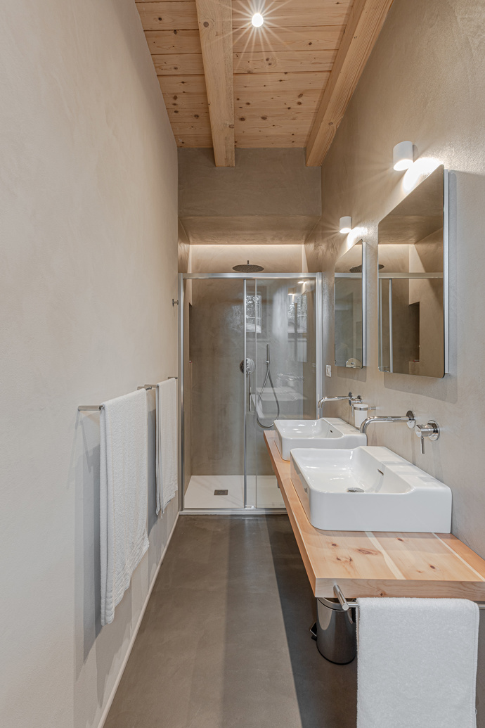 Nedaleko Florencie obnovili starý venkovský dům. Architekti zachránili trámy, terakotu i velký krb Nedaleko Florencie obnovili starý venkovský dům. Architekti zachránili trámy, terakotu i velký krb