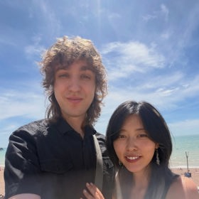 David Žbirka se zasnoubil se svou krásnou partnerkou Claire Peng.