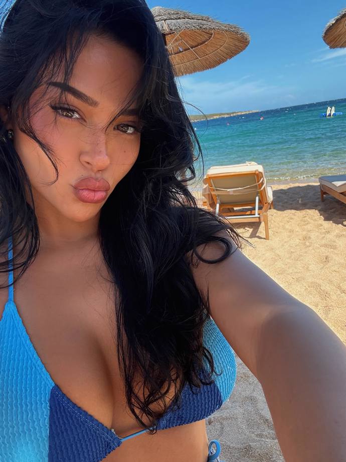 Ashlyn Catro je sexy.