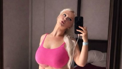 FOTO: Beata Ernman ráda ukazuje své přednosti.