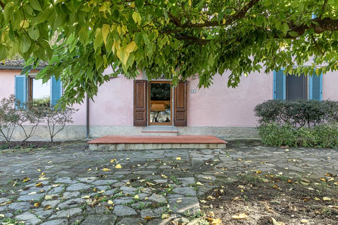 Nedaleko Florencie obnovili starý venkovský dům. Architekti zachránili trámy, terakotu i velký krb Nedaleko Florencie obnovili starý venkovský dům. Architekti zachránili trámy, terakotu i velký krb