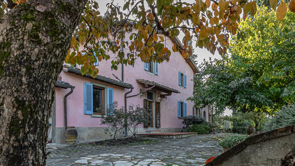 Starý dům nad Florencií dostal druhou šanci. Trámy a terakotu doplnilo moderní pohodlí