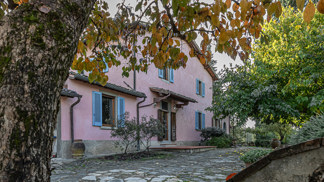 Nedaleko Florencie obnovili starý venkovský dům. Architekti zachránili trámy, terakotu i velký krb