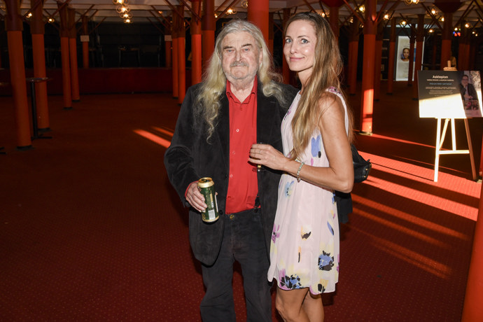 František Ringo Čech s přítelkyní Monikou na premiéře Plesu upírů.