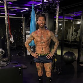 Sergio Ramos ukázal vysekané tělo.