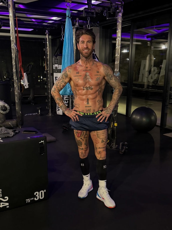 Sergio Ramos ukázal vysekané tělo.