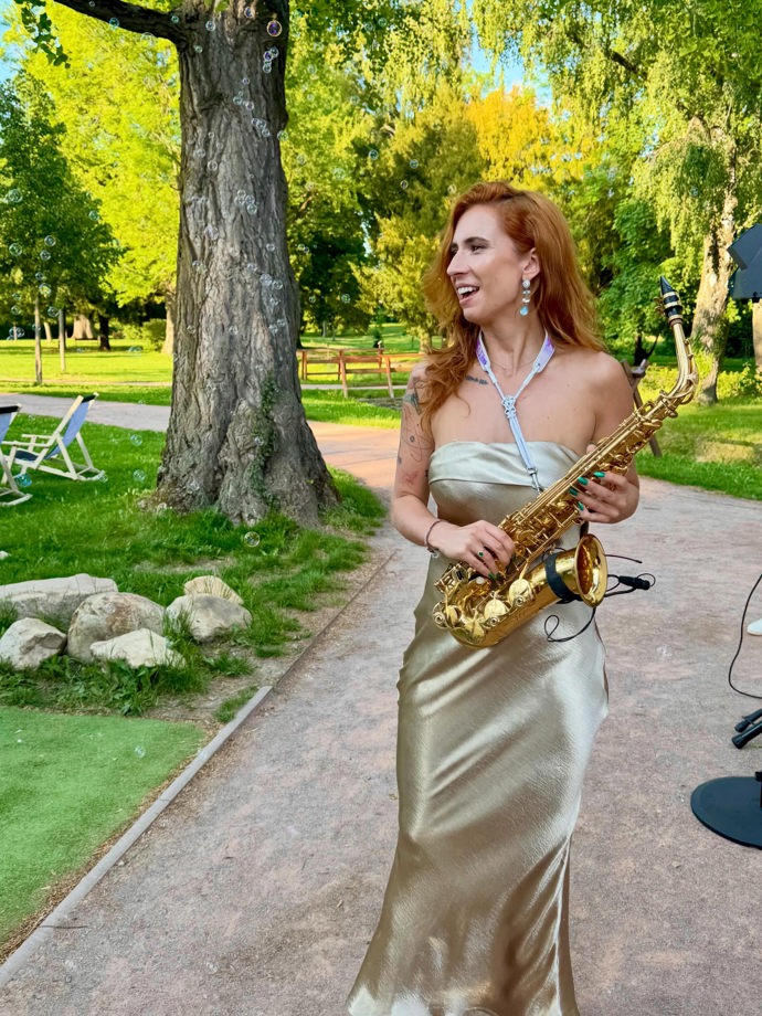 O téhle talentované muzikantce ještě určitě uslyšíme. 