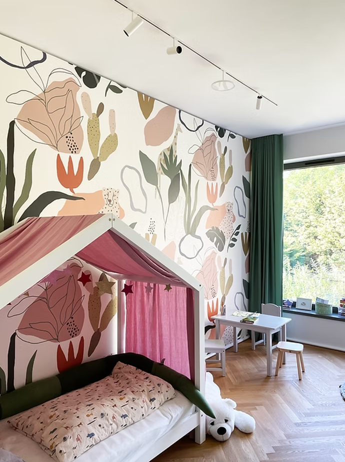 Majitelé si přáli minimalismus, ale nechtěli chladný domov. Architekti dokázali z berlínské novostavby vytvořit domov plný tepla