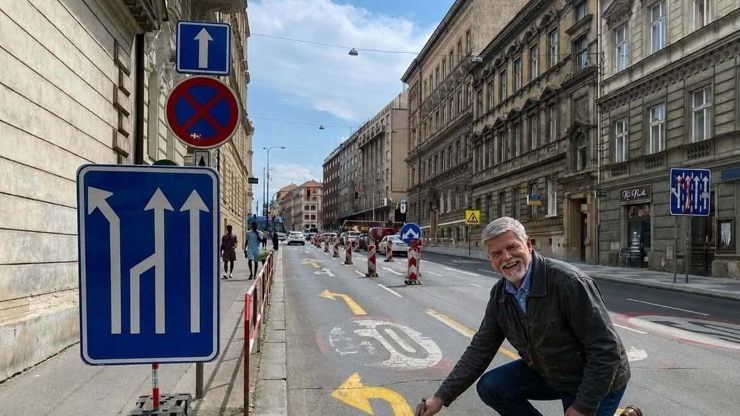 Za nehodu může ve skutečnosti Petr Pavel. Za nehodu může ve skutečnosti Petr Pavel.