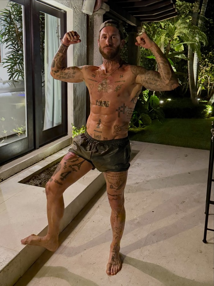 Sergio Ramos ukázal vysekané tělo.
