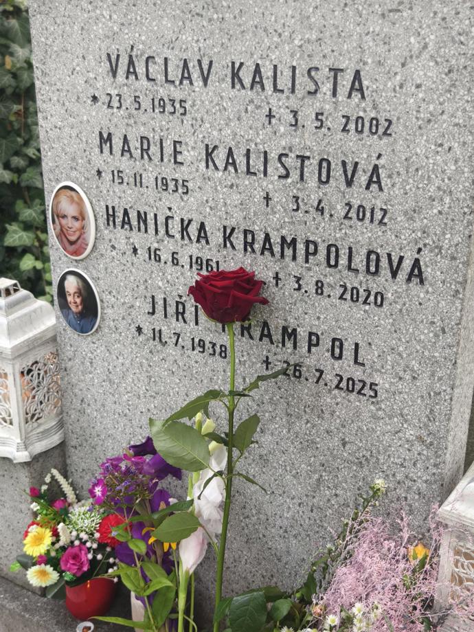 O místo posledního odpočinku byla pře. Vše rozsekla až sestra Haničky.