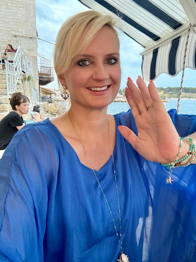 Hejtmanka Petra Pecková posílá pozdrav od moře.