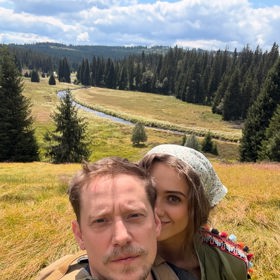 Štěpán Benoni sdílel romantické snímky z výletu po boku herečky Michaely Petřekové.