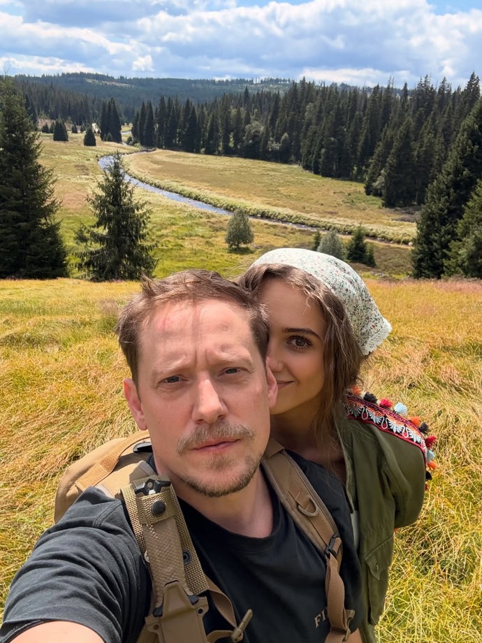Štěpán Benoni sdílel romantické snímky z výletu po boku herečky Michaely Petřekové.