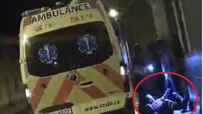 FOTO: Incident, kdy byli záchrannáři napadení.