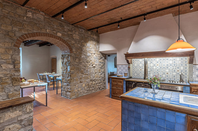 Nedaleko Florencie obnovili starý venkovský dům. Architekti zachránili trámy, terakotu i velký krb