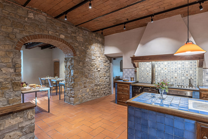 Nedaleko Florencie obnovili starý venkovský dům. Architekti zachránili trámy, terakotu i velký krb Nedaleko Florencie obnovili starý venkovský dům. Architekti zachránili trámy, terakotu i velký krb