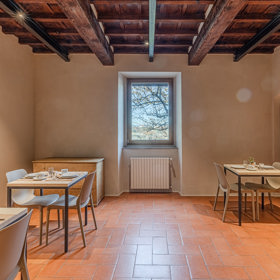 Nedaleko Florencie obnovili starý venkovský dům. Architekti zachránili trámy, terakotu i velký krb