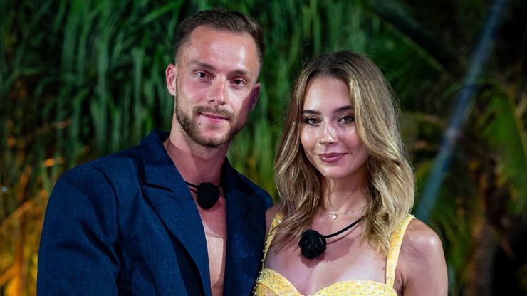 Studentka Laura Petríková a Tomáš Karniš.