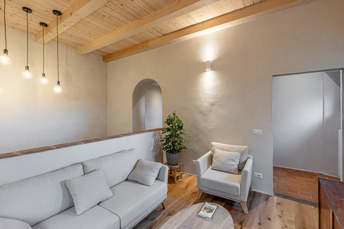 Nedaleko Florencie obnovili starý venkovský dům. Architekti zachránili trámy, terakotu i velký krb Nedaleko Florencie obnovili starý venkovský dům. Architekti zachránili trámy, terakotu i velký krb