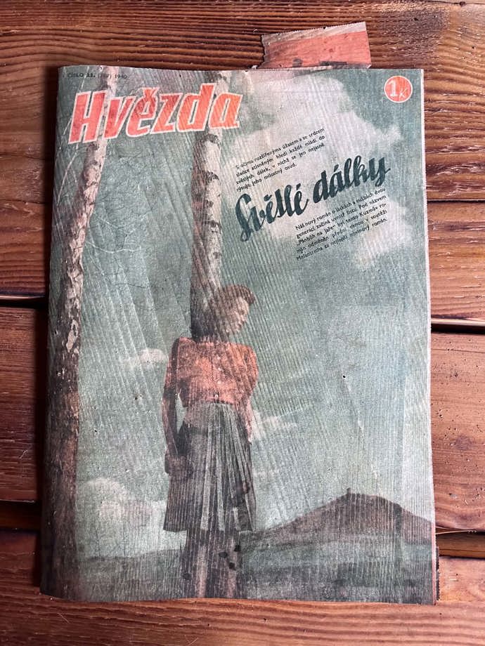 Pod podlahou byly ukryty také časopisy Hvězda. 