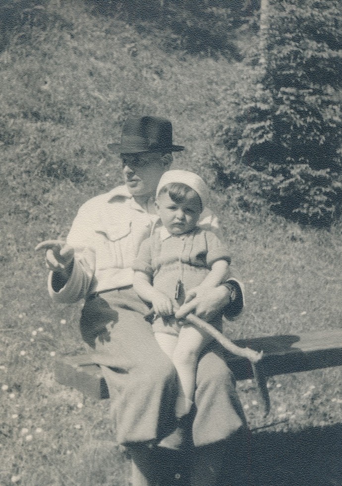 Arnošt Goldflam s otcem (cca 1948).