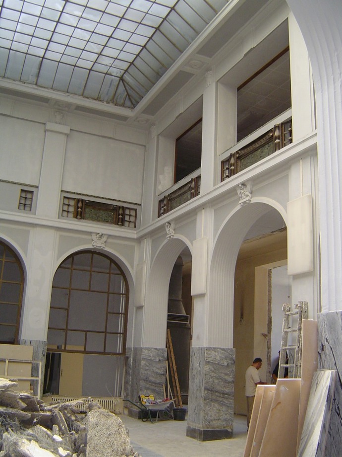 Atrium hotelu před rekonstrukcí Atrium hotelu před rekonstrukcí