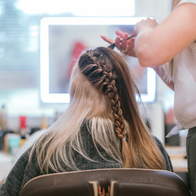 Herečka si tedy nechala obarvit na blond jen v konturách
