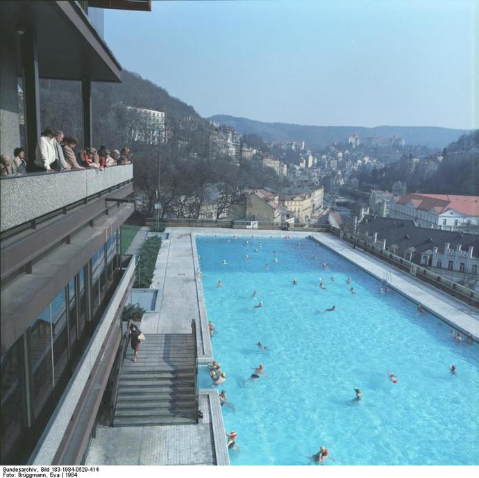 Hotel Thermal: Příběh nejdiskutovanější stavby Karlových Varů. Ikona festivalu, která dodnes budí emoce Hotel Thermal: Příběh nejdiskutovanější stavby Karlových Varů. Ikona festivalu, která dodnes budí emoce