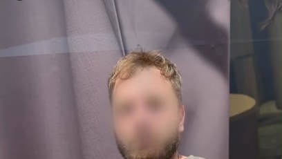 FOTO: Natálie Kočendová natočila neznámého muže, který si měl fotit sukně mladých dívek.