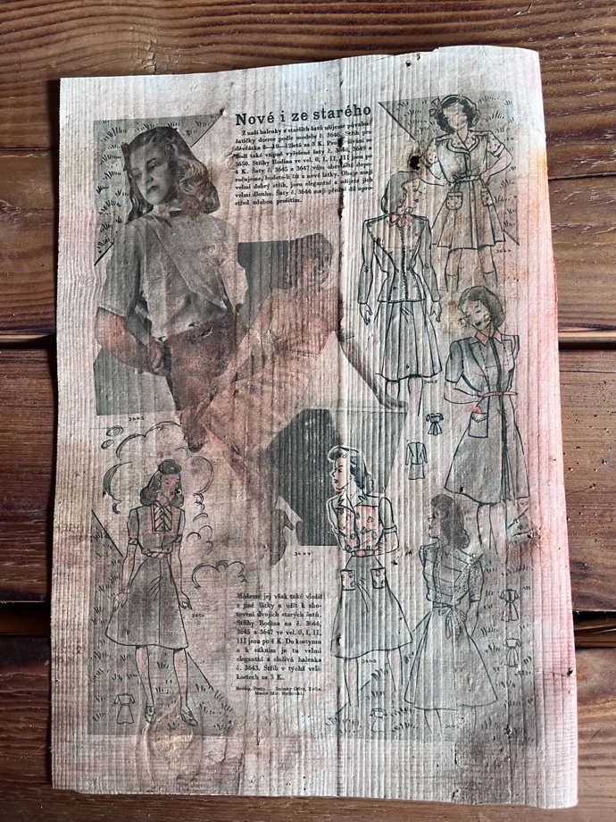 Ženy si mohly podle nákresů nechat ušít oděvy dle svého vkusu, nebo si je ušily samy. Móda z roku 1940 podle zachovalých stránek ženských časopisů