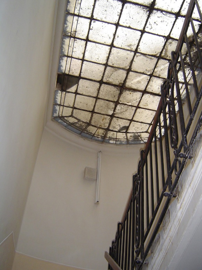 Chodba hotelu před rekonstrukcí Chodba hotelu před rekonstrukcí