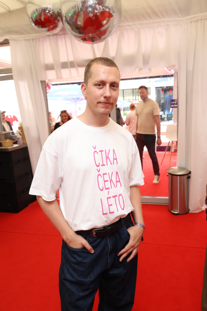 Režisér Šimon Holý v Matonni Life Baru.