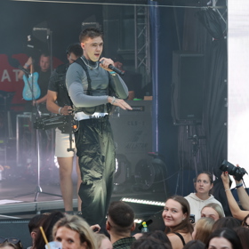 Mikolas Josef se po dlouhé době objevil v Česku.
