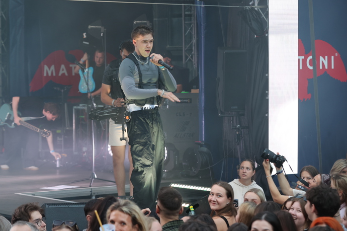 Mikolas Josef se po dlouhé době objevil v Česku.