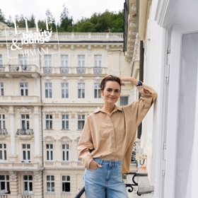 Daniela Brzobohatá okouzlila ve Varech dokonalým letním outfitem pro každý věk. Stačí vám dva jednoduché kousky