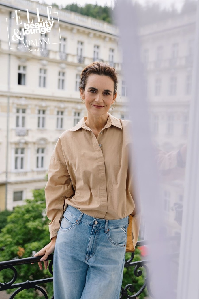 Daniela Brzobohatá okouzlila ve Varech dokonalým letním outfitem pro každý věk. Stačí vám dva jednoduché kousky