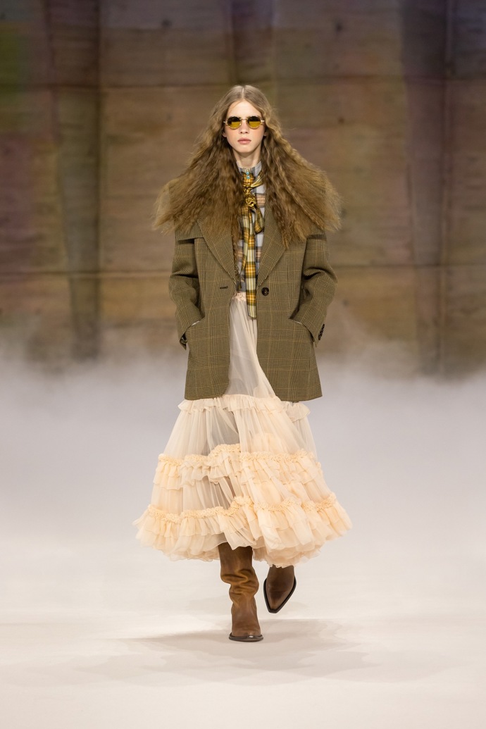 Model Dexter Franc během módní show.