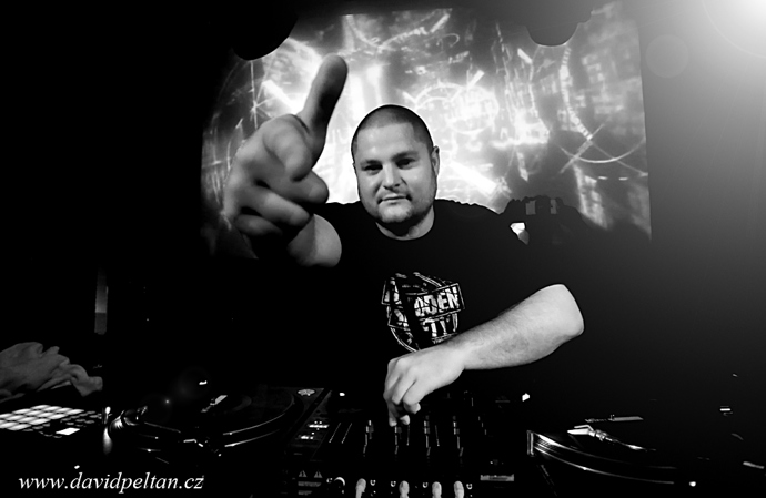 Celý den bude v Playce zóně hrát DJ Flux. 