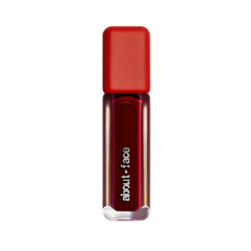 Dlouhotrvající tekutá matná rtěnka Blurred Matte Lip Plump, about-face, 6 ml, 509 Kč, douglas.cz