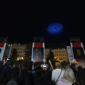 KVIFF rozzáří rekordní dronová show i festivalové hry o ceny. Co dalšího si nenechat ujít v Allwyn zóně? KVIFF rozzáří rekordní dronová show i festivalové hry o ceny. Co dalšího si nenechat ujít v Allwyn zóně?