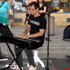 Igor je také skvělým muzikantem Igor je také skvělým muzikantem