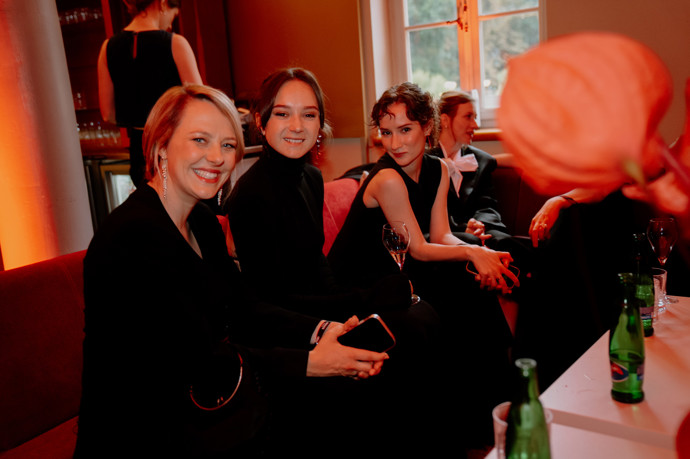 Šéfredaktorka Elle Thea Prokop, herečka Gabriela Heclová a herečka Eliška Křenková na Armani Beauty Gala Dinner & Party.