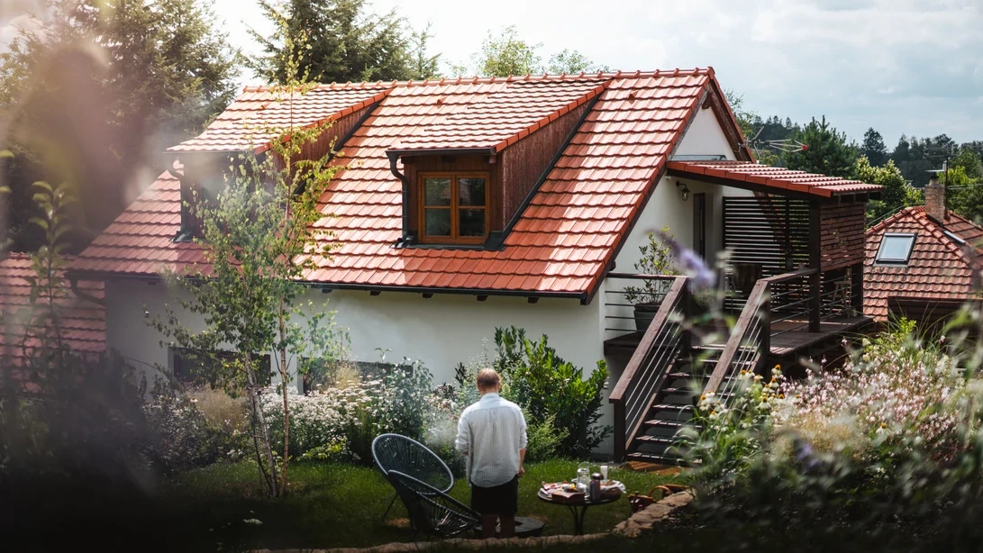 Jak se nenápadný rodinný domek v Americe u Votic proměnil v elegantní wellness ráj v srdci České Sibiře