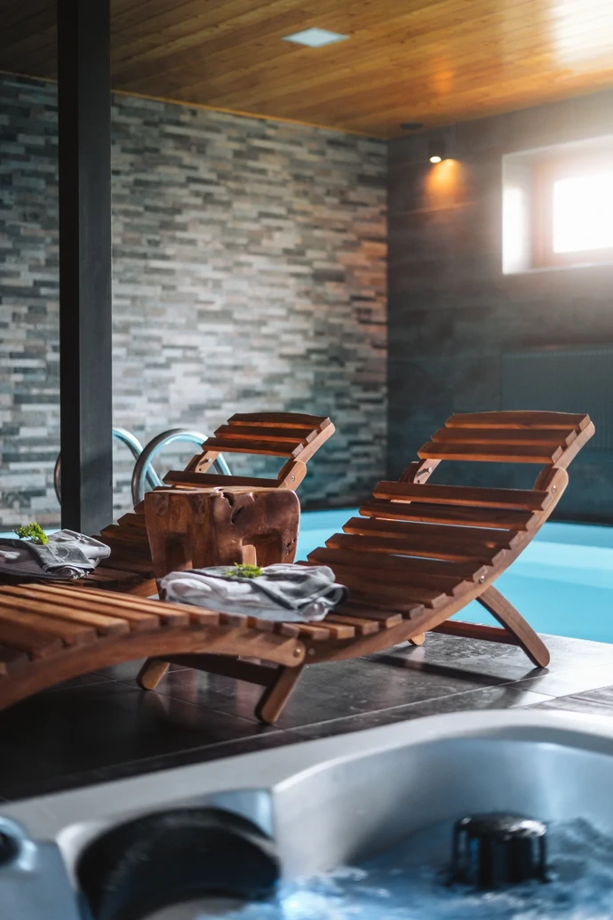 Jak se nenápadný rodinný domek v Americe u Votic proměnil v elegantní wellness ráj v srdci České Sibiře