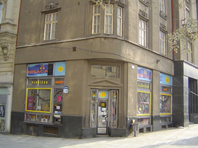 Původní fasáda velkou parádu nedělala Původní fasáda velkou parádu nedělala