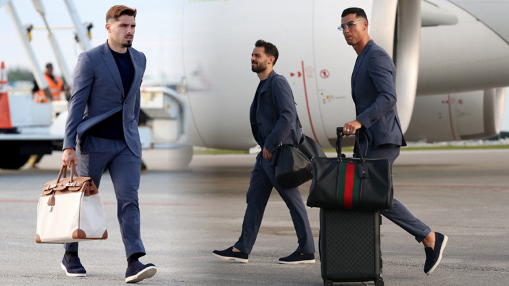 Fotbalisté a jejich značkové tašky.