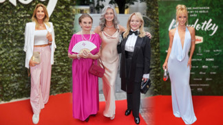 Módní policie z premiéry Bardotek: Eva Holubová se zahalila do růžové, Pavlína Pořízková zářila jako její nový snubák