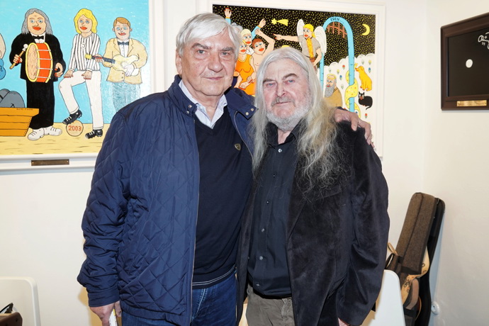 František Ringo Čech s Miroslavem Donutilem na vernisáži svých obrazů.